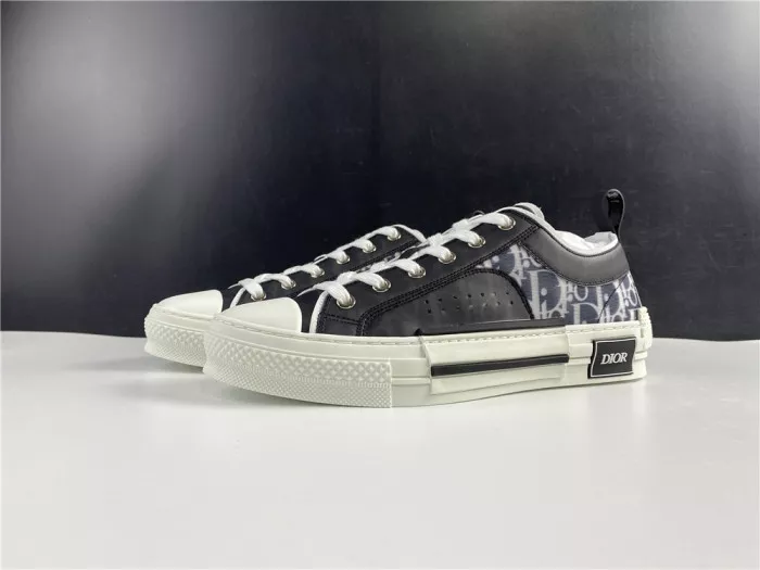 DR B23 Low Top Oblique Sneaker Black & White 0112